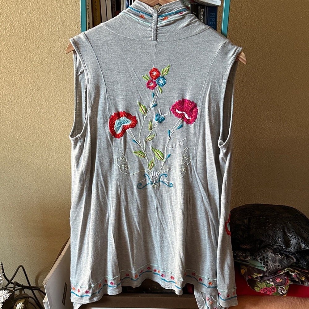 Soft Surroundings Gray Floral Embroidered Vest